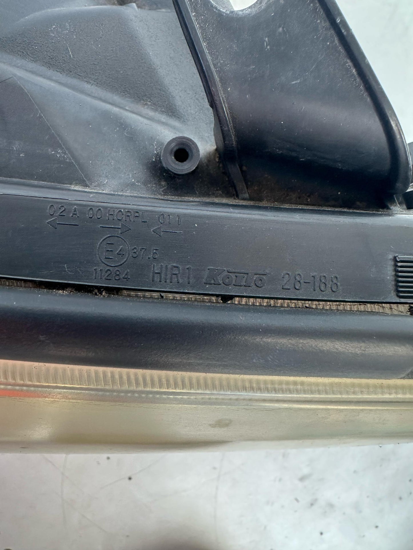 2006 Toyota Tarago R50 Right Headlight