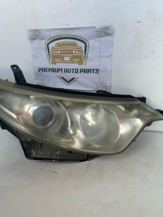 2006 Toyota Tarago R50 Right Headlight