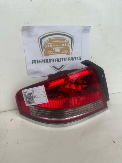 2006   Left Taillight