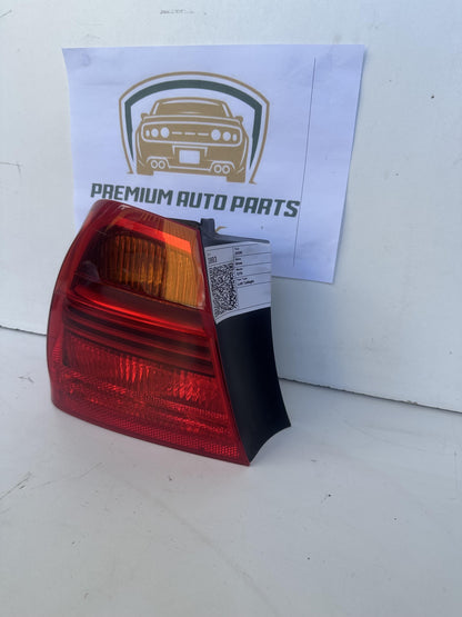 2006   Left Taillight