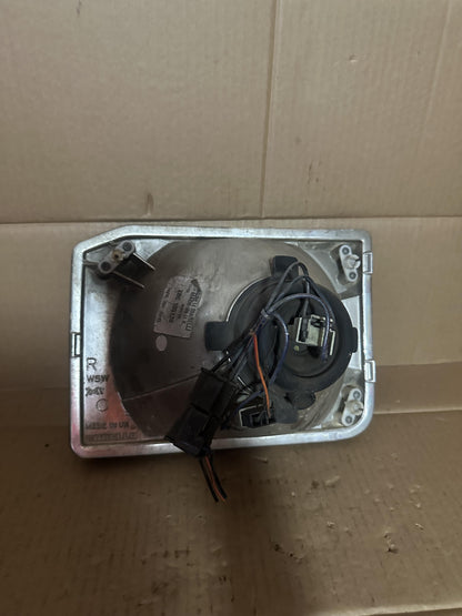 2000  II L318 Right Headlight