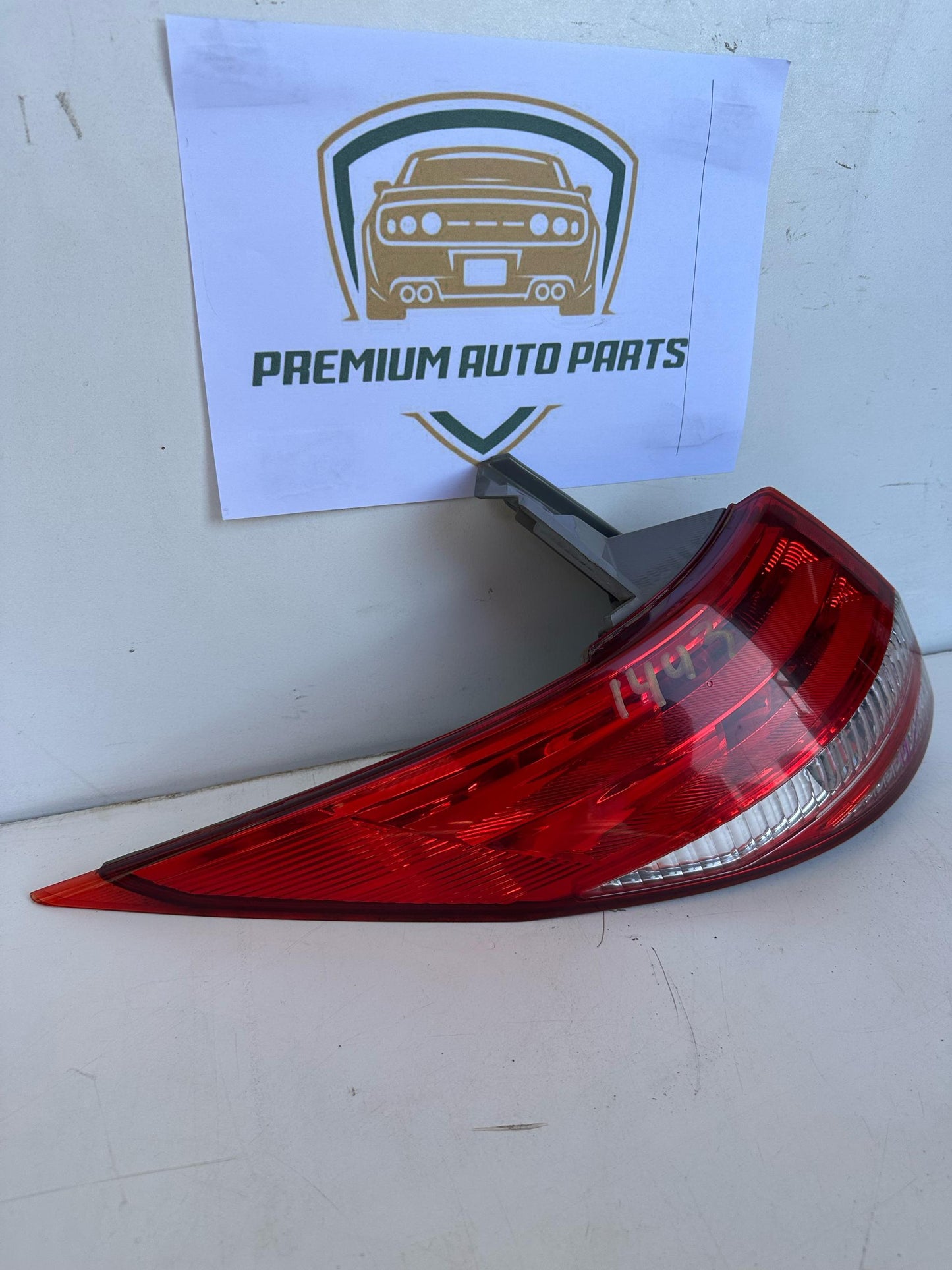2006   Left Taillight