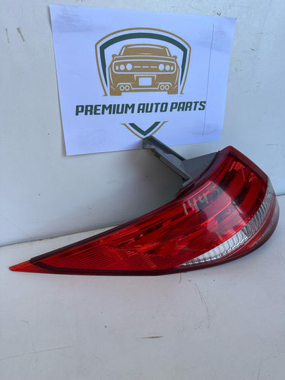 2006   Left Taillight