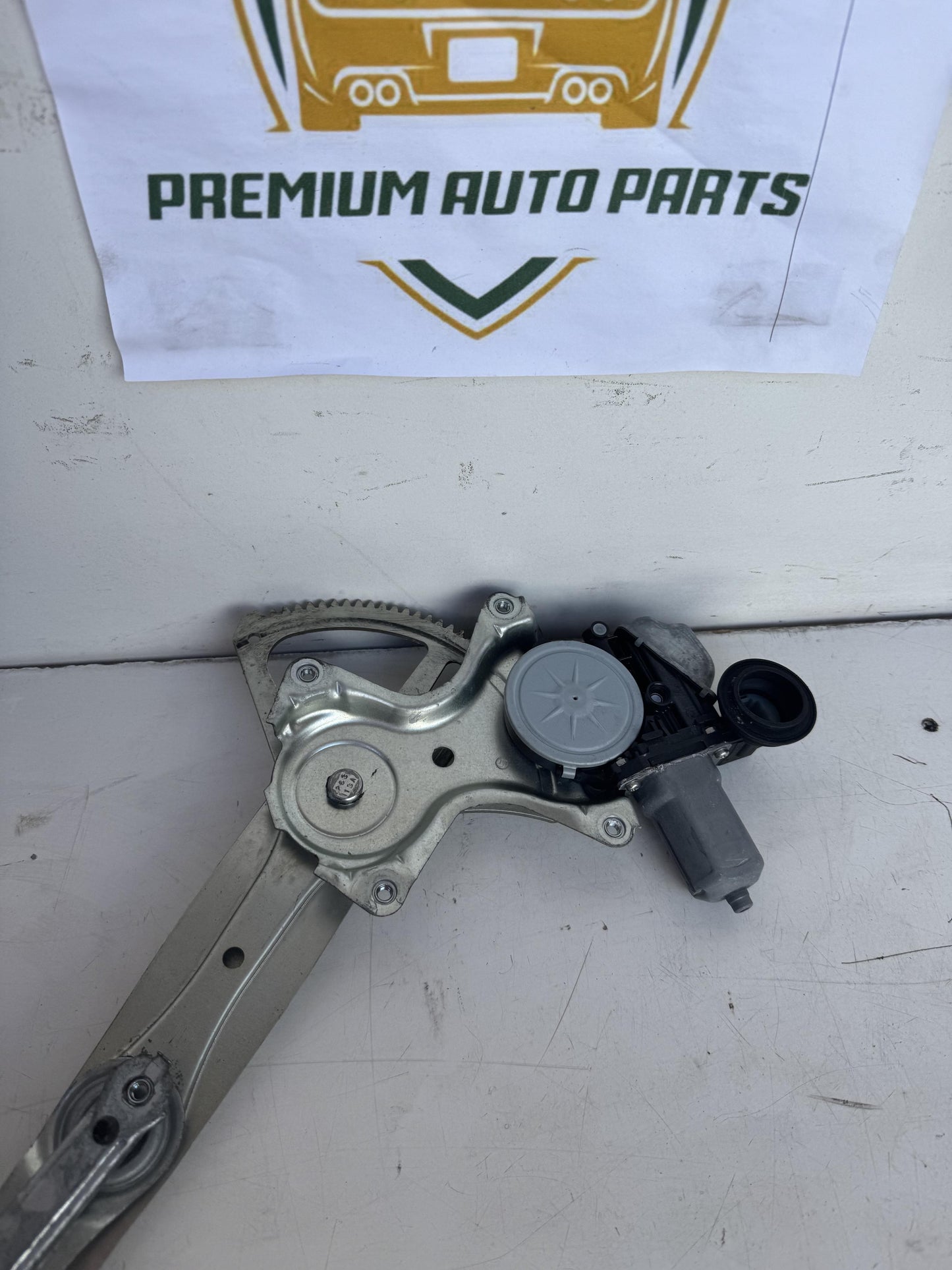 2013  U40 Right Front Window Regulator/Motor