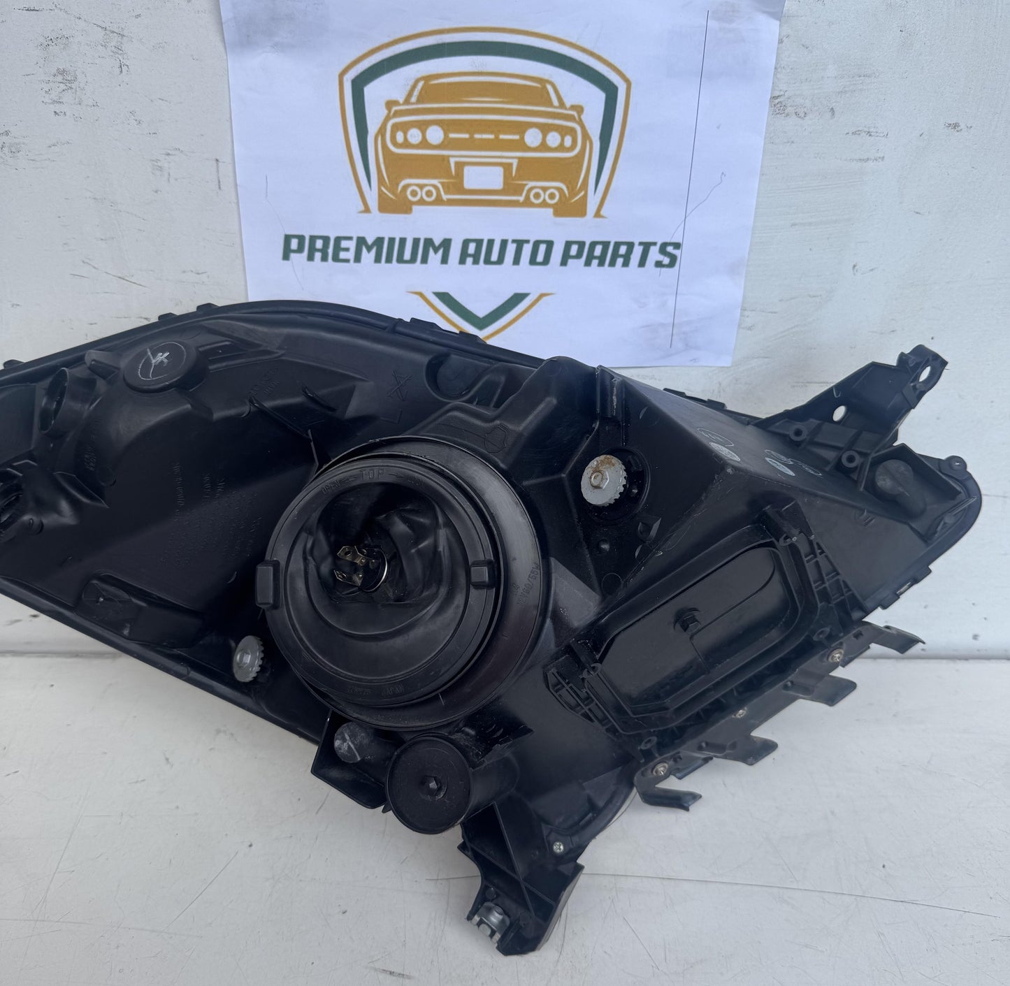 2006  W20 Left Headlight