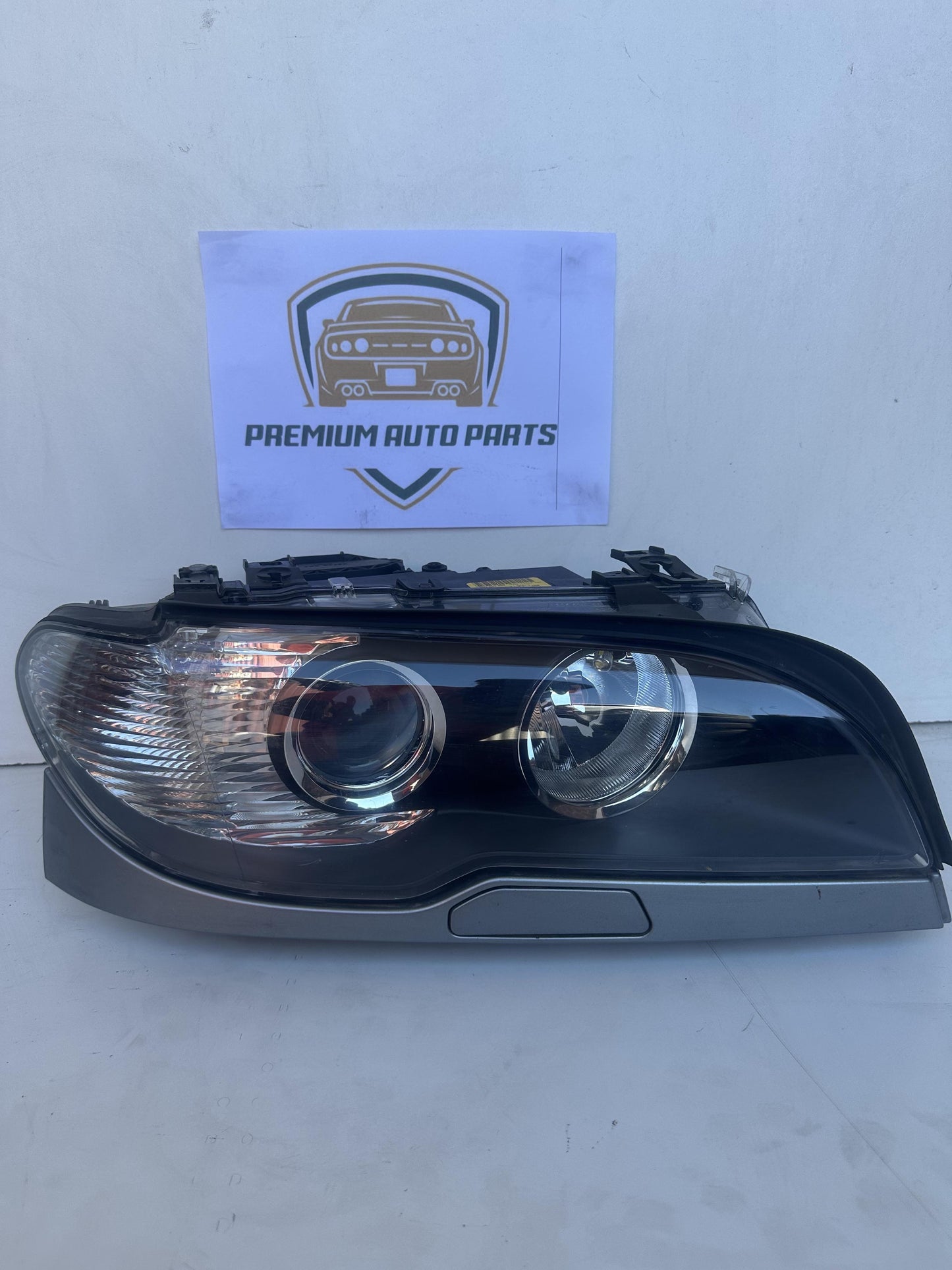 2004  E46 Left Headlight