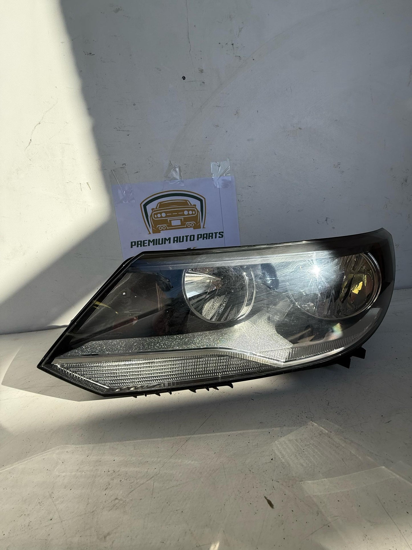 2012 Volkswagen Tiguan MK1 - 5N Left Headlight