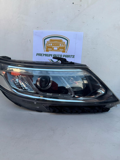 2012 Kia Sorento Right Headlight