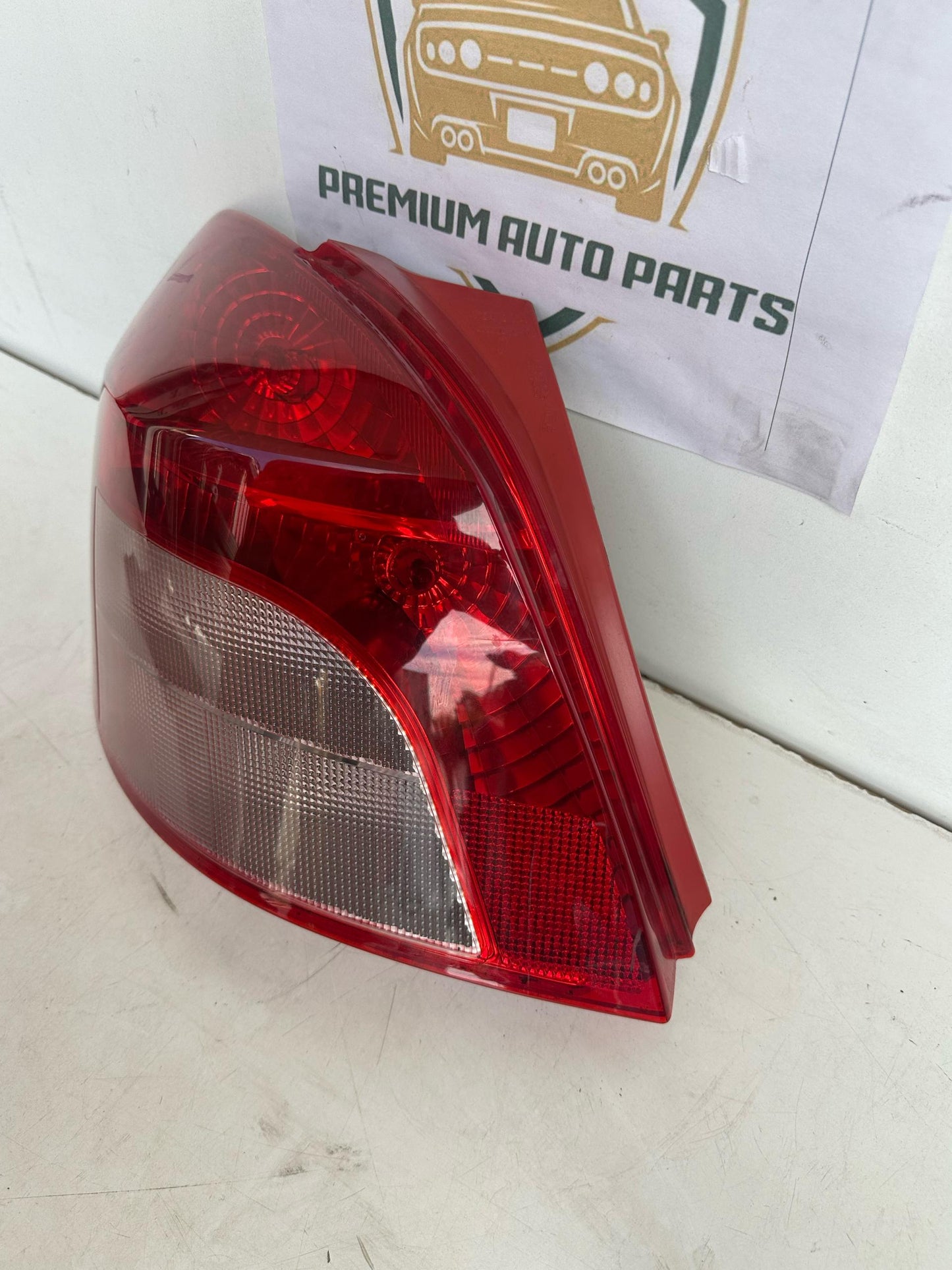 2007 Toyota Yaris Left Taillight