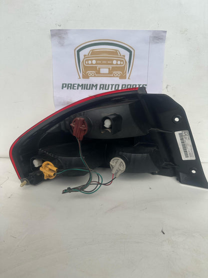 2006   Right Taillight