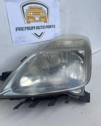 2006  W20 Left Headlight