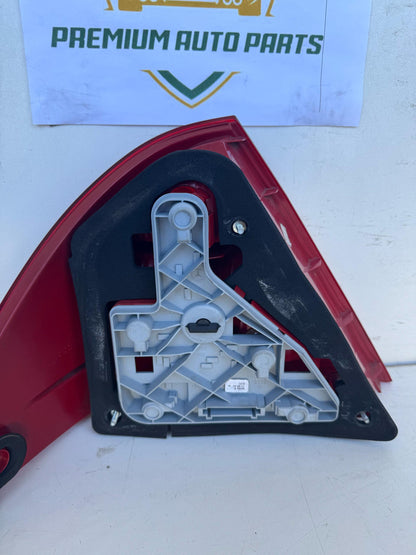 2005   Right Taillight