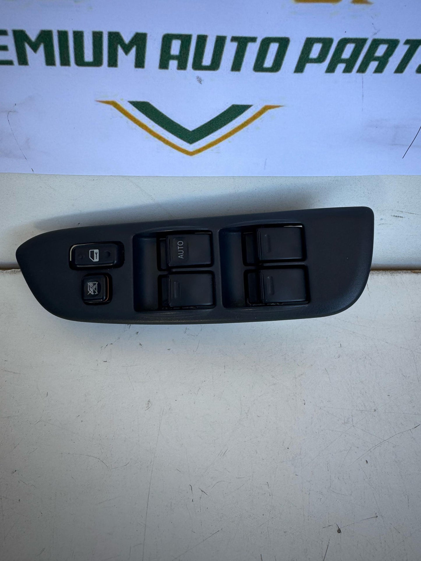 2004   Master Power Window Switch