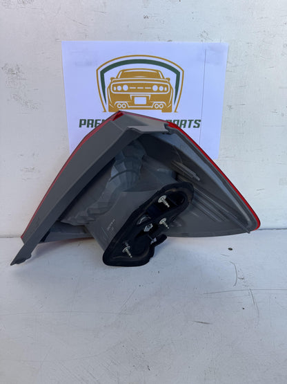 2009   Left Taillight