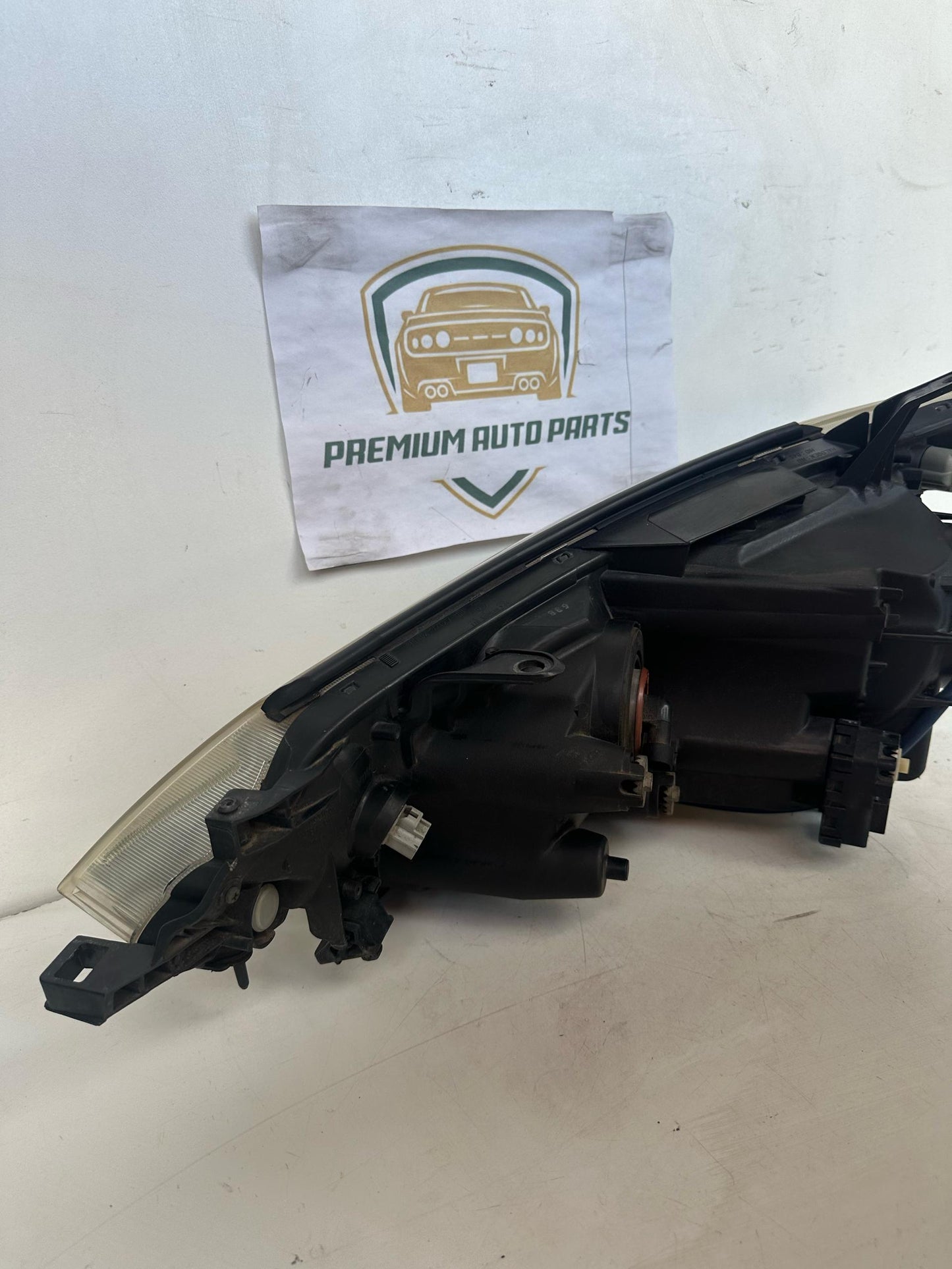 2006 Toyota Tarago R50 Right Headlight