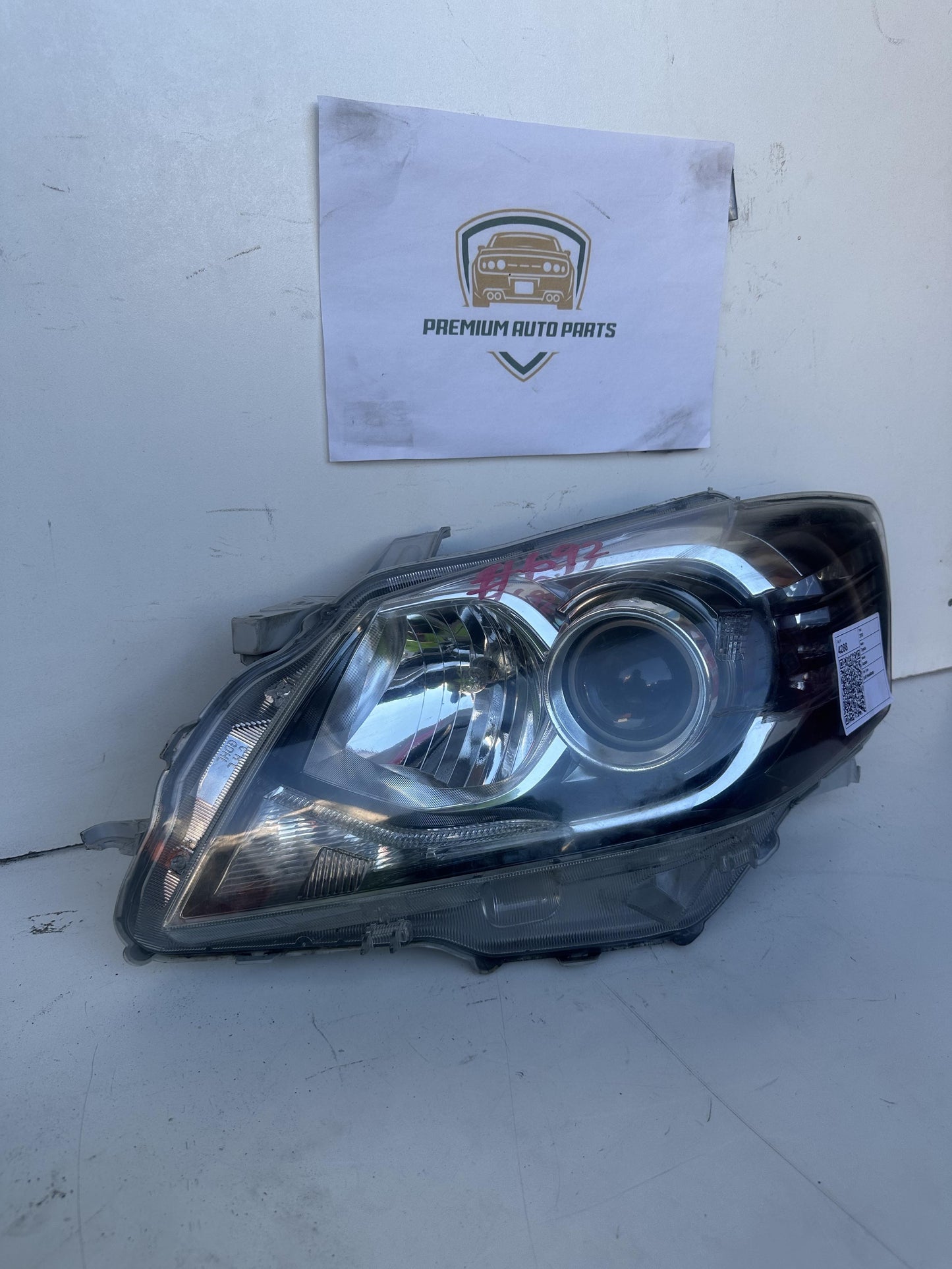 2010  V40 Left Headlight