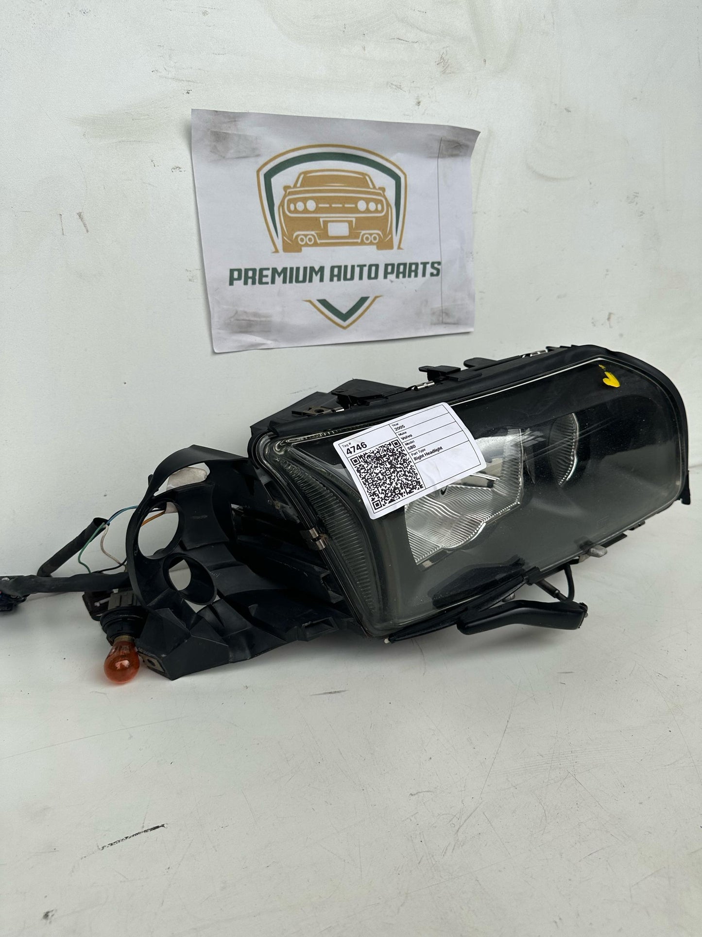 2005   Right Headlight