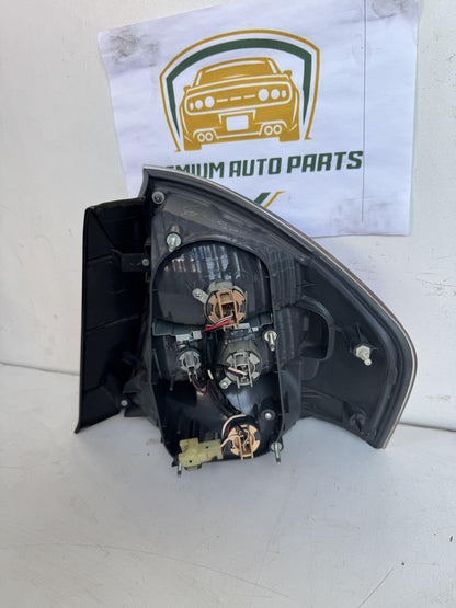 2006   Left Taillight