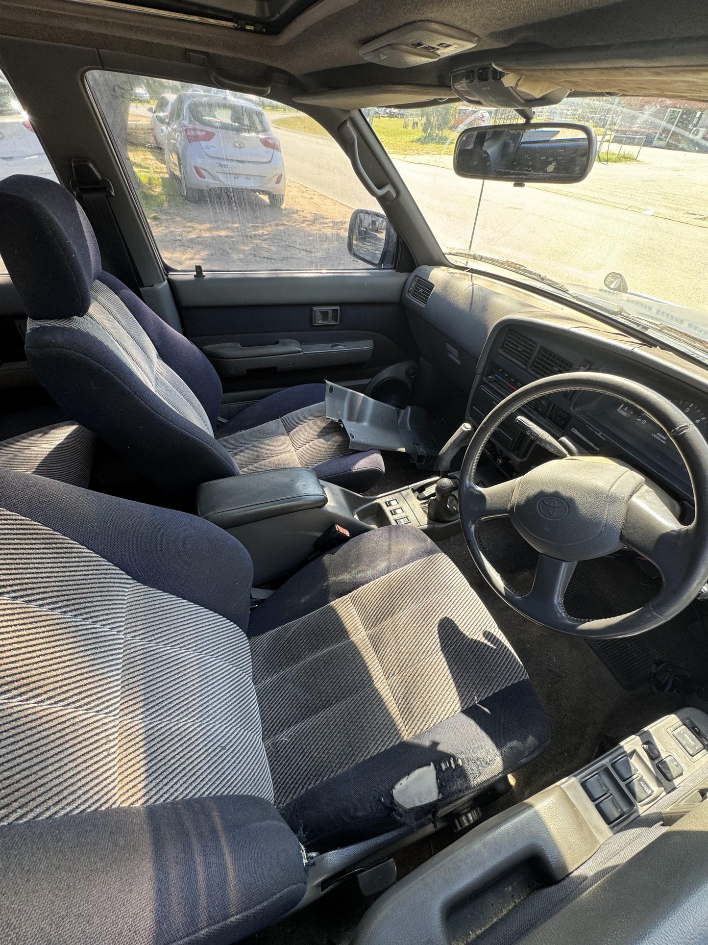 Toyota 
Hilux Surf