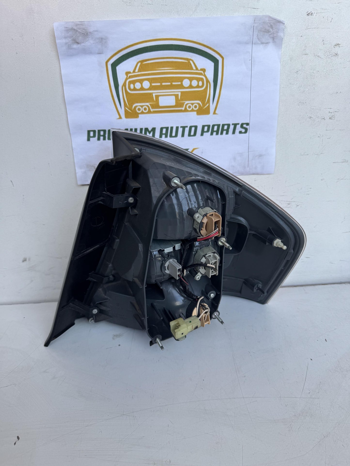2006   Left Taillight