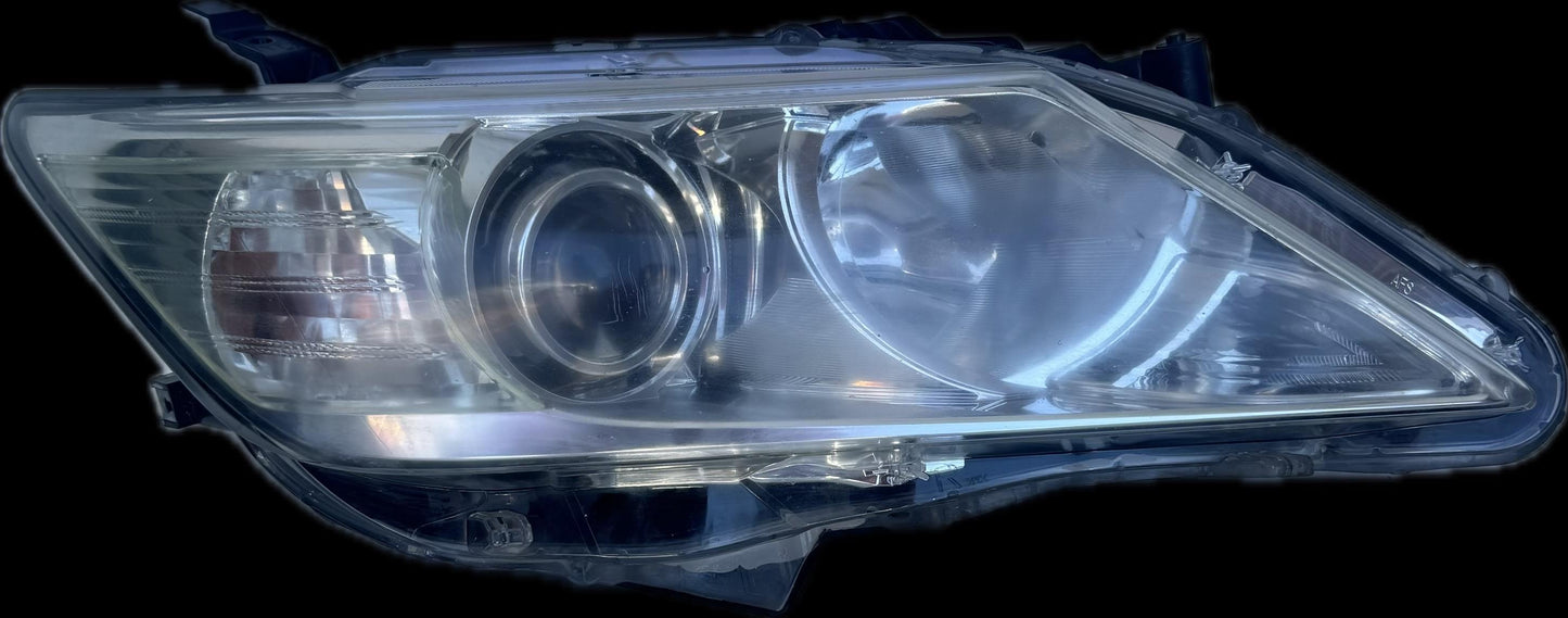2013  V50 Right Headlight