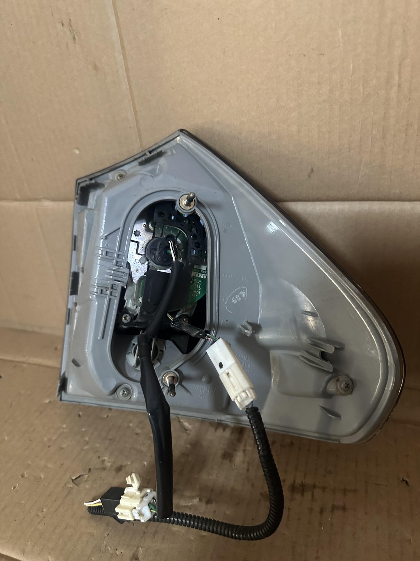 2004  Rx330 Left Taillight
