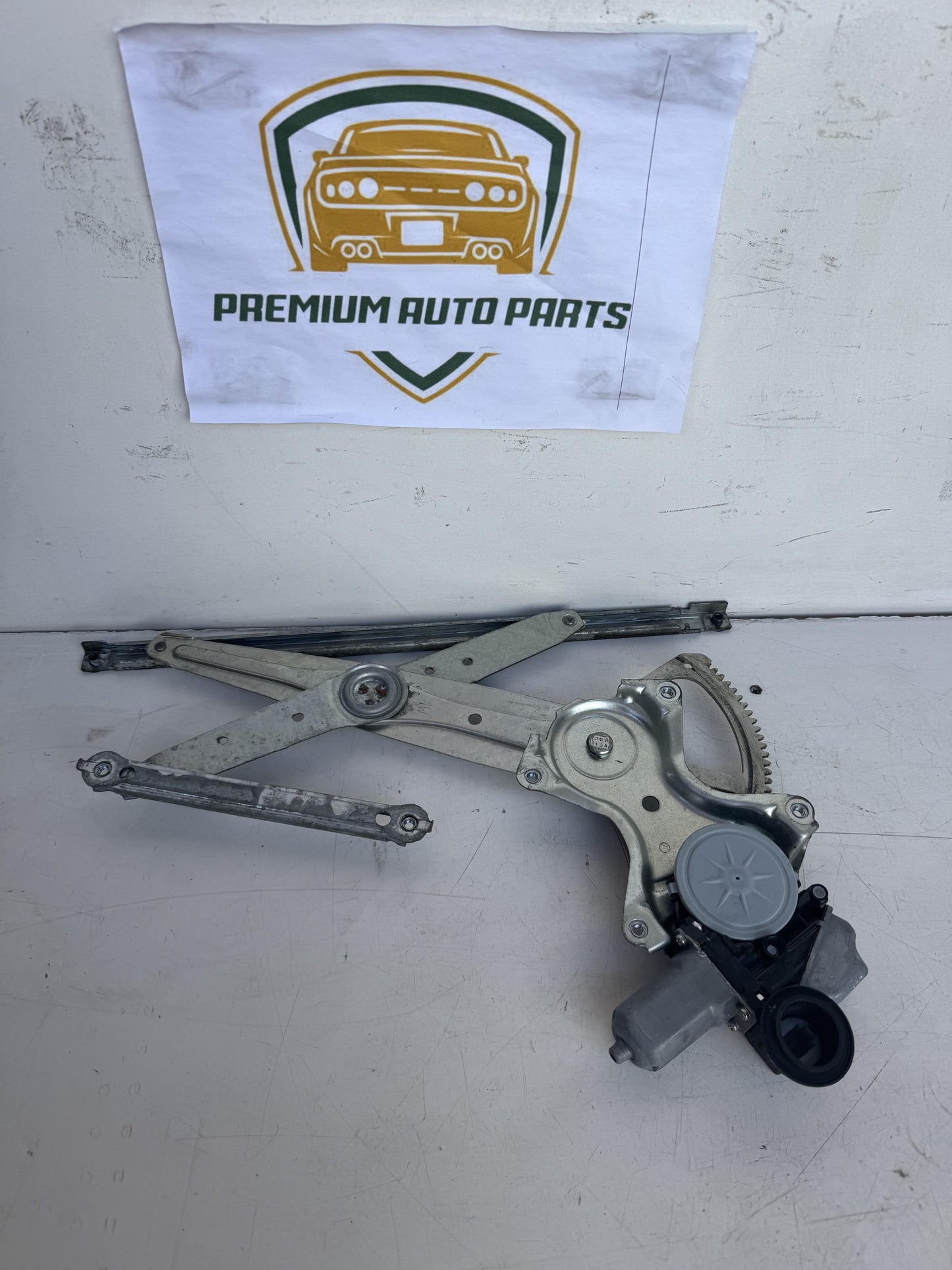 2013  U40 Right Front Window Regulator/Motor