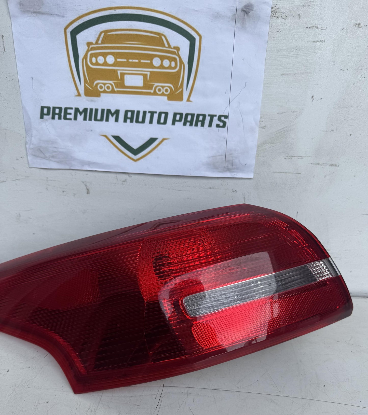 2015  LZ Left Taillight
