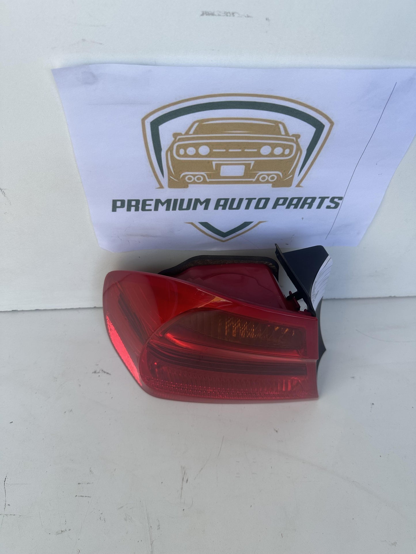 2006   Left Taillight