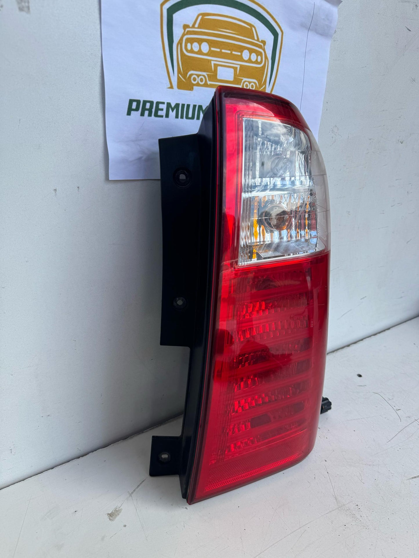 2009 Kia Grand Carnival Right Taillight