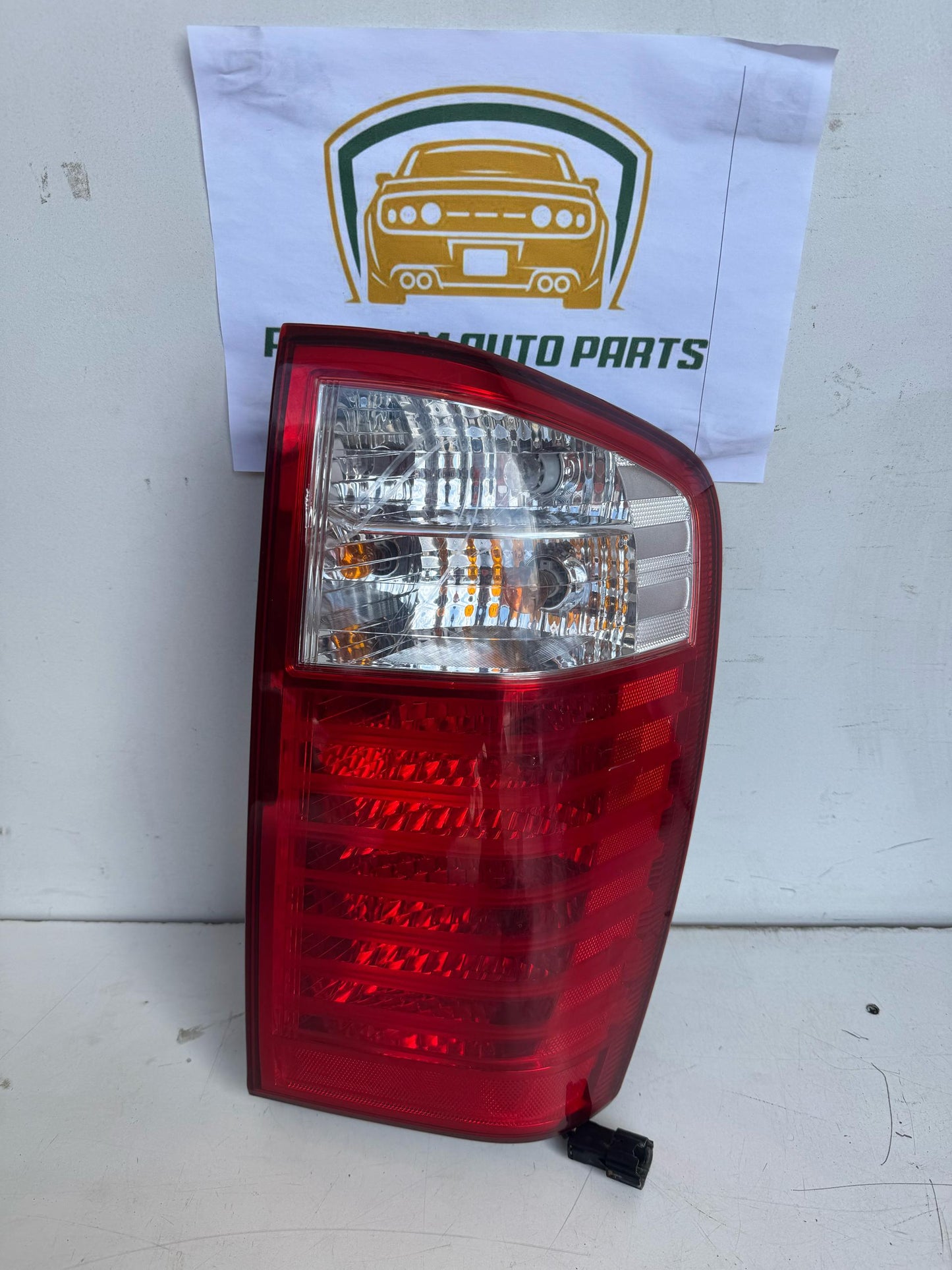 2009 Kia Grand Carnival Right Taillight