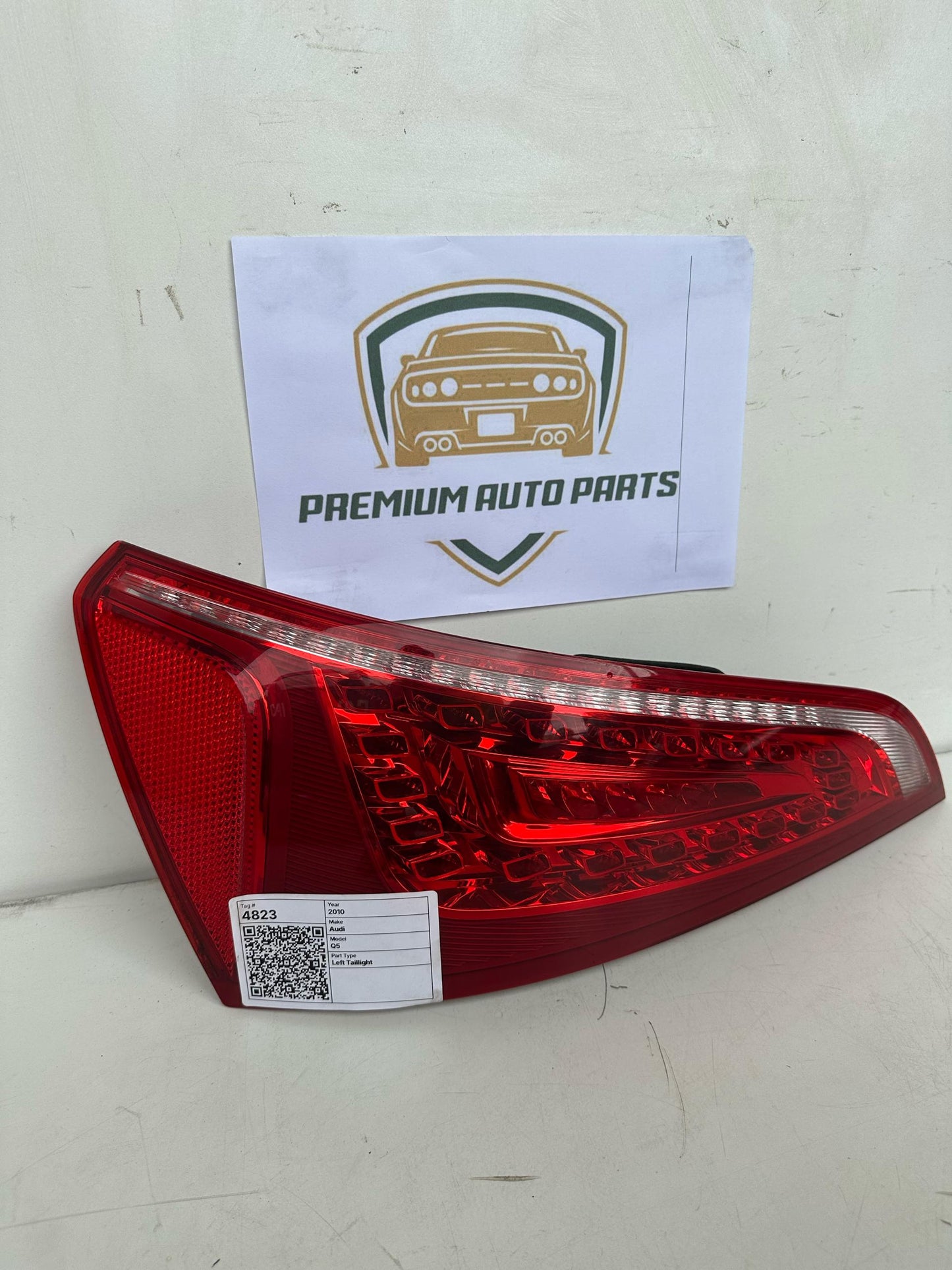 2010  8R Left Taillight