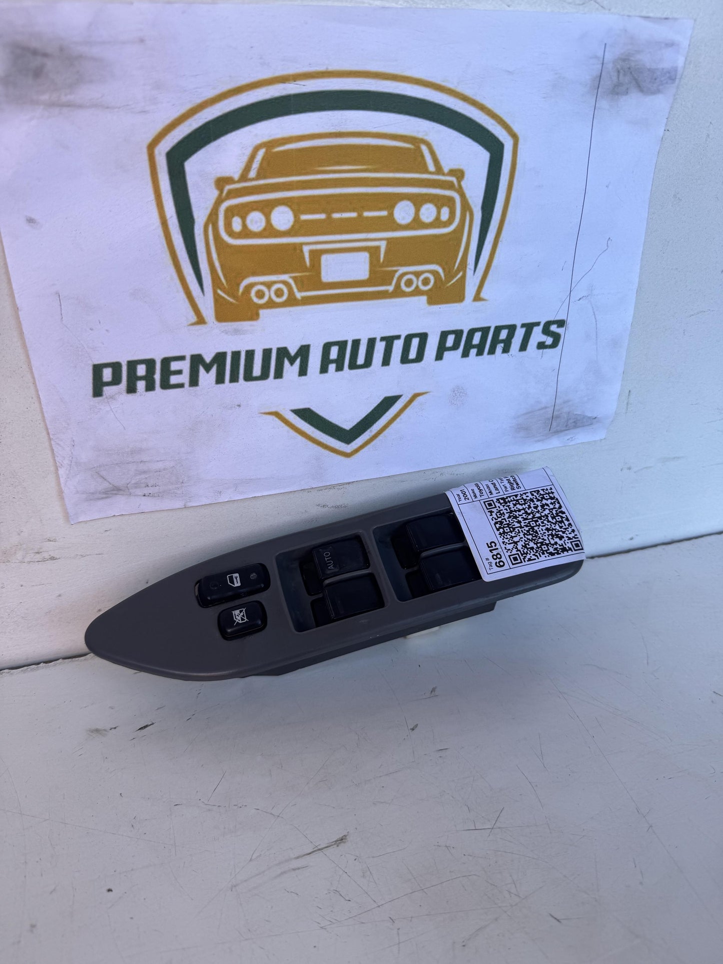 2001  J100 Right Front Window Switch