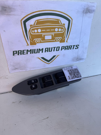 2001  J100 Right Front Window Switch