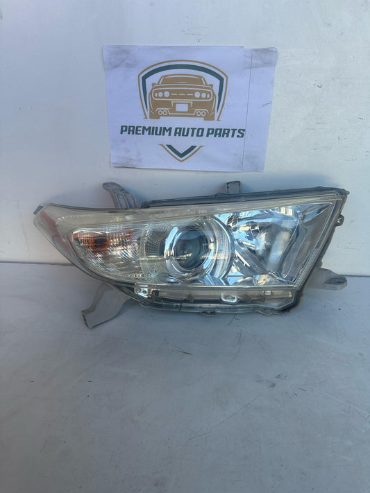 2012 Toyota Kluger Right Headlight