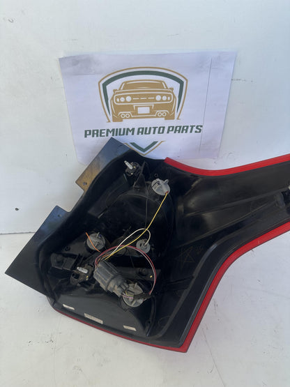 2013   Left Taillight