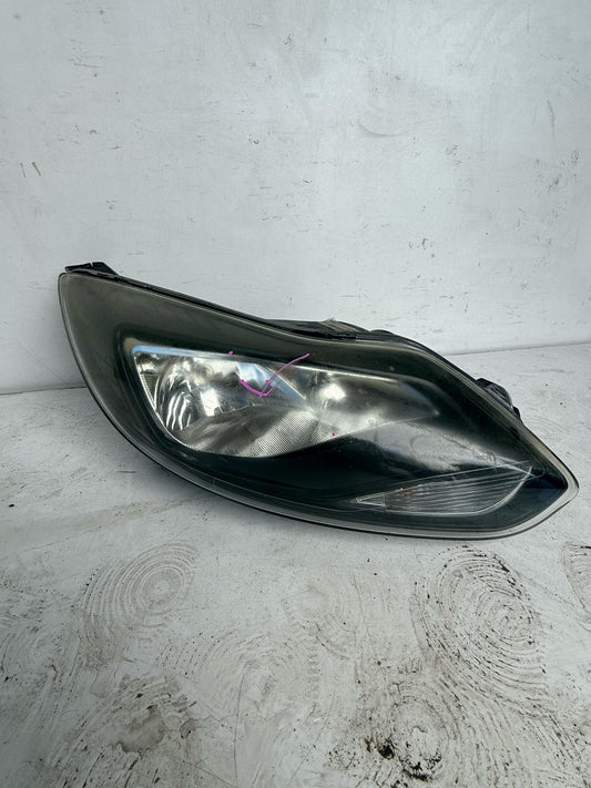 2010 Ford Focus Right Headlight