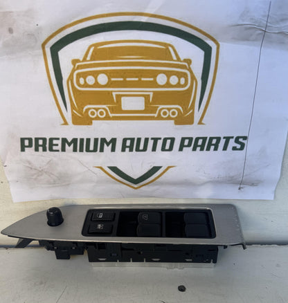 2012  II Z51 Master Power Window Switch
