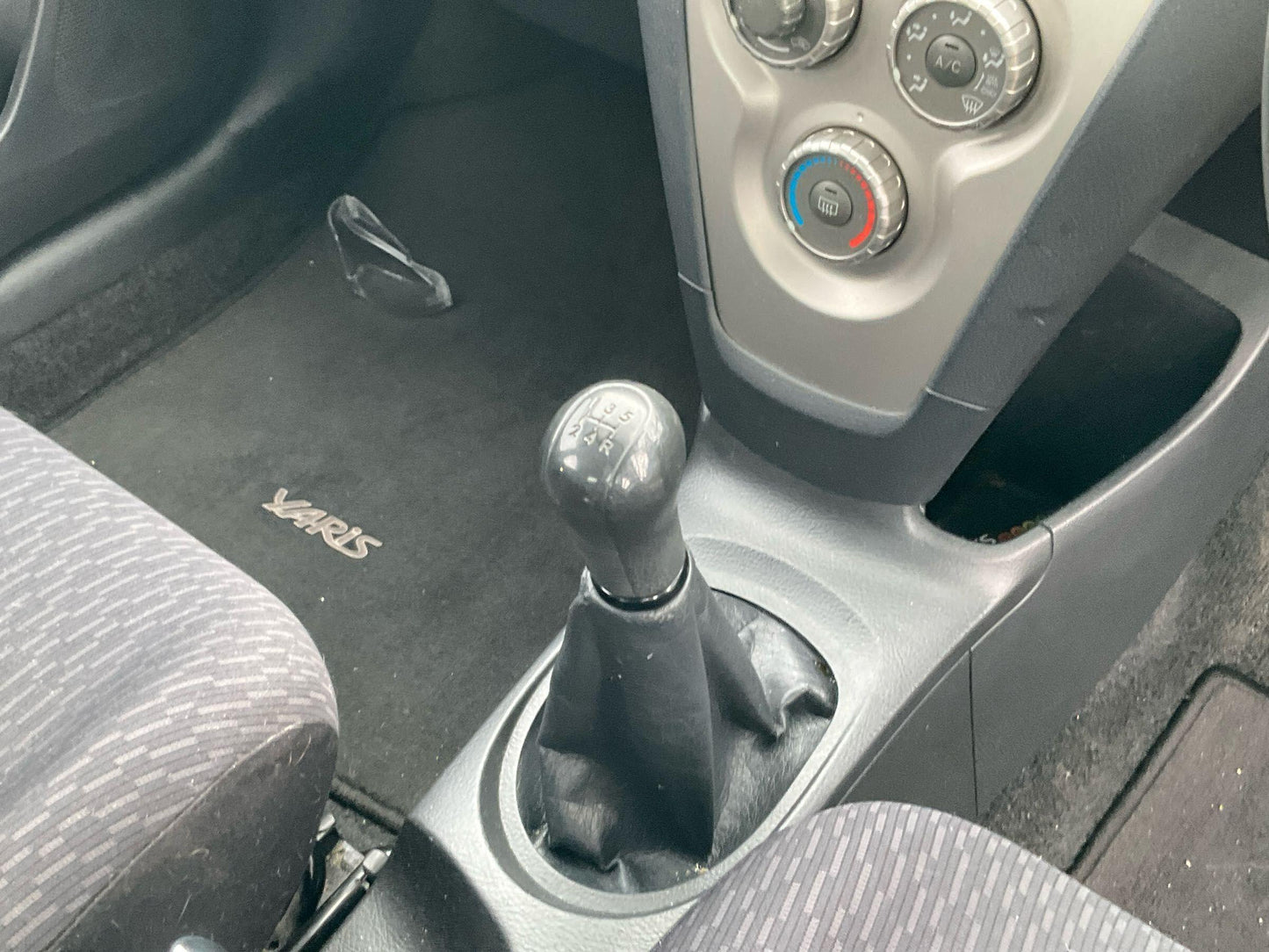 Toyota 
Yaris