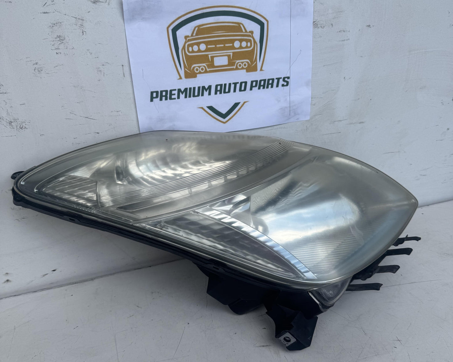2006  W20 Right Headlight
