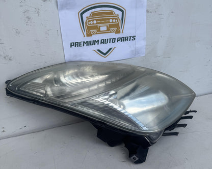 2006  W20 Right Headlight