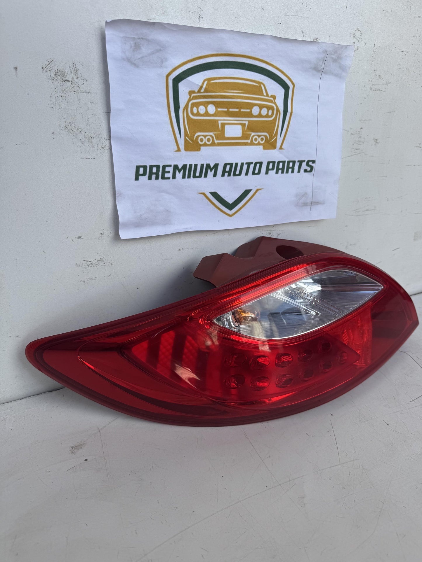 2007   Left Taillight