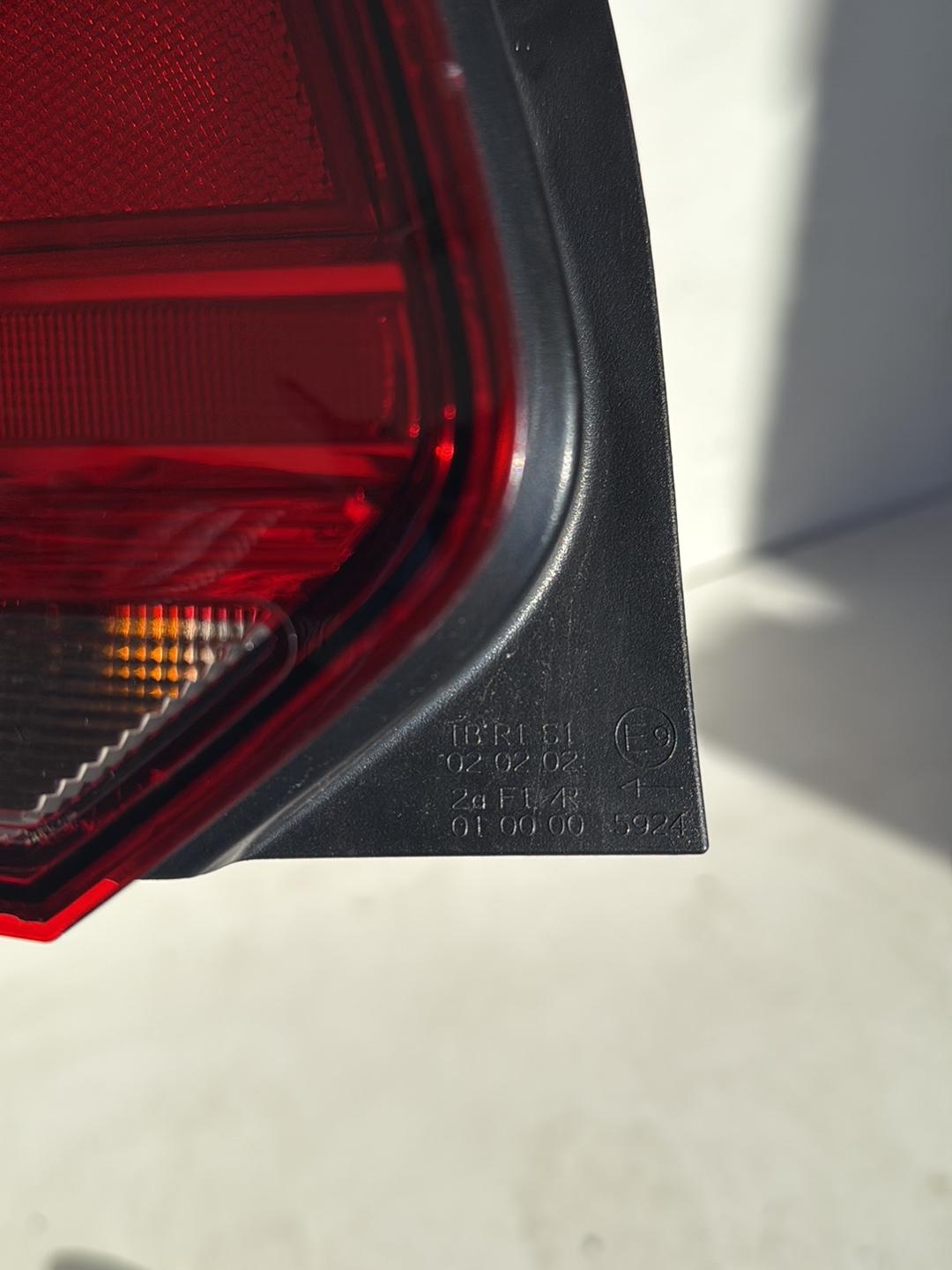 2012 Volkswagen Polo Left Taillight