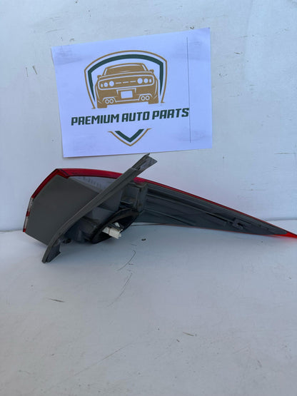 2006   Left Taillight
