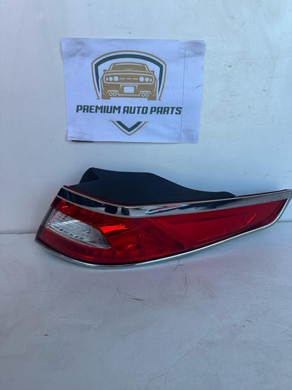2011 Kia Optima TF Right Taillight