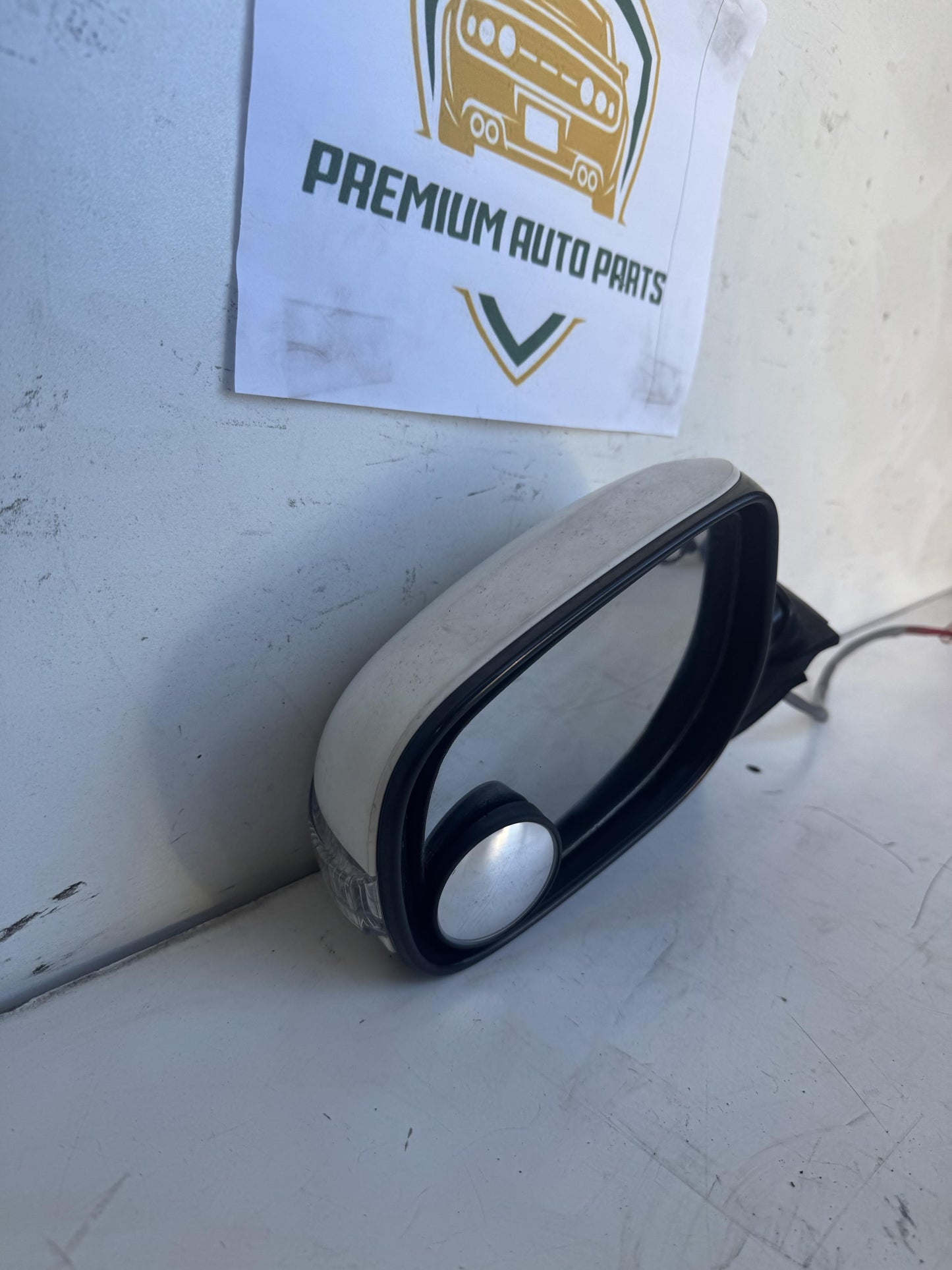 2010  E150 Left Door Mirror