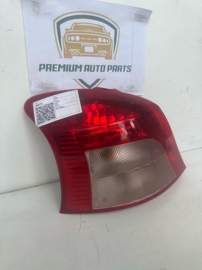 2006   Left Taillight