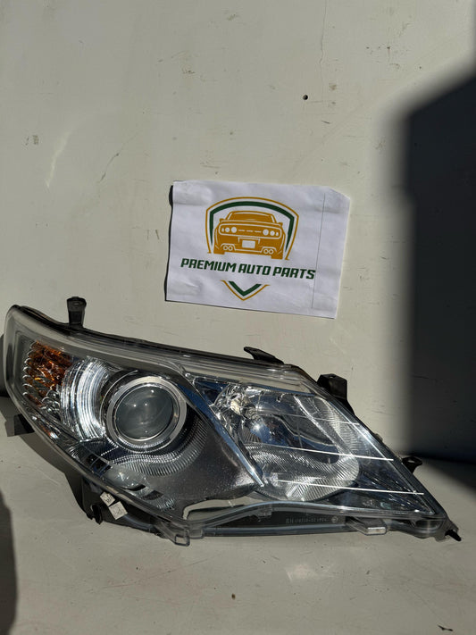 2014 Toyota Camry Right Headlight