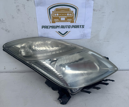 2006  W20 Right Headlight