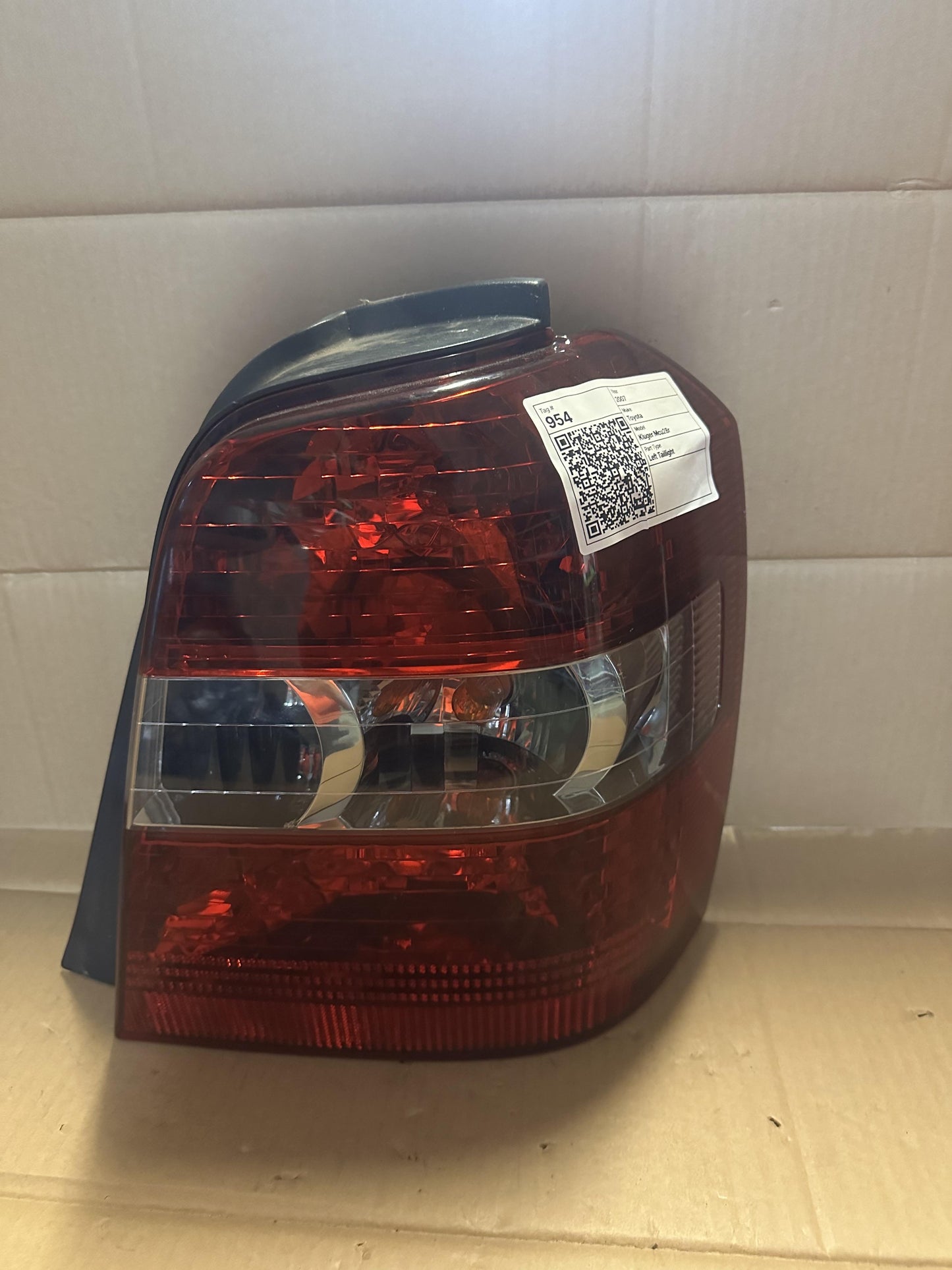 2007  Kluger Mcu28r Left Taillight
